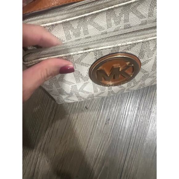 Michael Kors Crossbody Purse - Picture 8 of 11